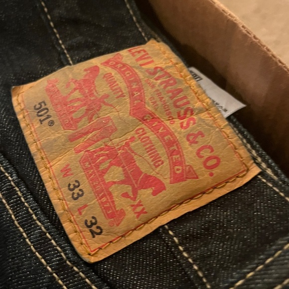 Levi's 501 Button Fly Straight Leg Dark Wash Blue Jeans. 33 waist X 32 inseam. - Picture 15 of 15